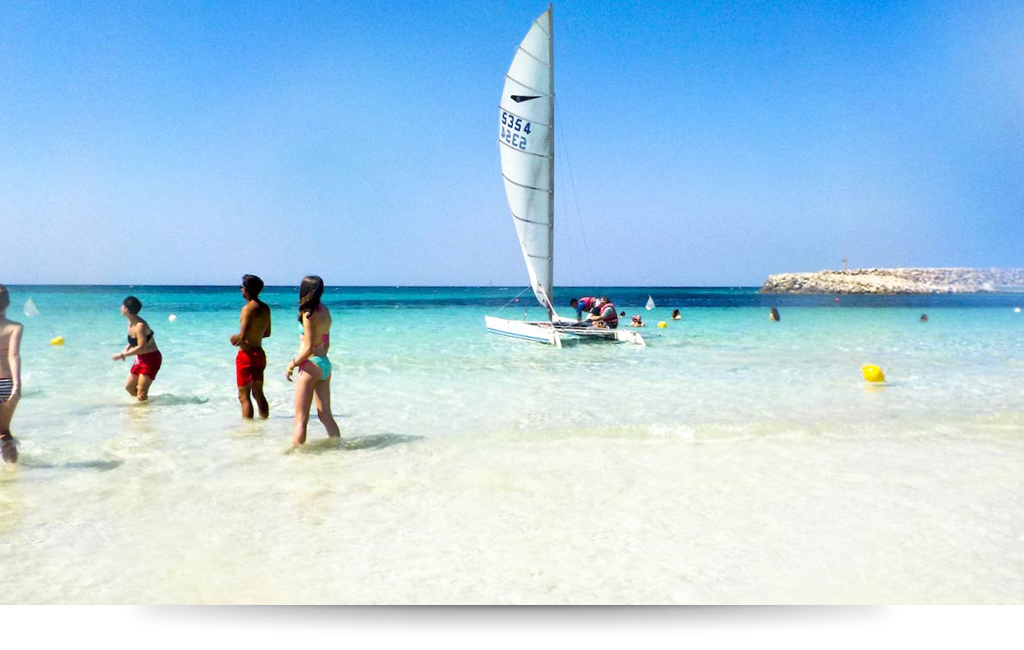 Una rilassante settimana a Marina di Ugento: gioiello della costa ionica pugliese che vanta spiagge incantevoli, le Maldive del Salento, il Parco Naturale, il Castello medievale e delizie culinarie. Una destinazione unica tra mare e cultura.